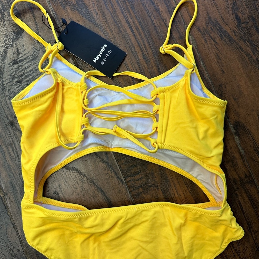 Meyeeka Cut Out High Cut One Piece Size M.  <<<102>>> - Picture 5 of 6